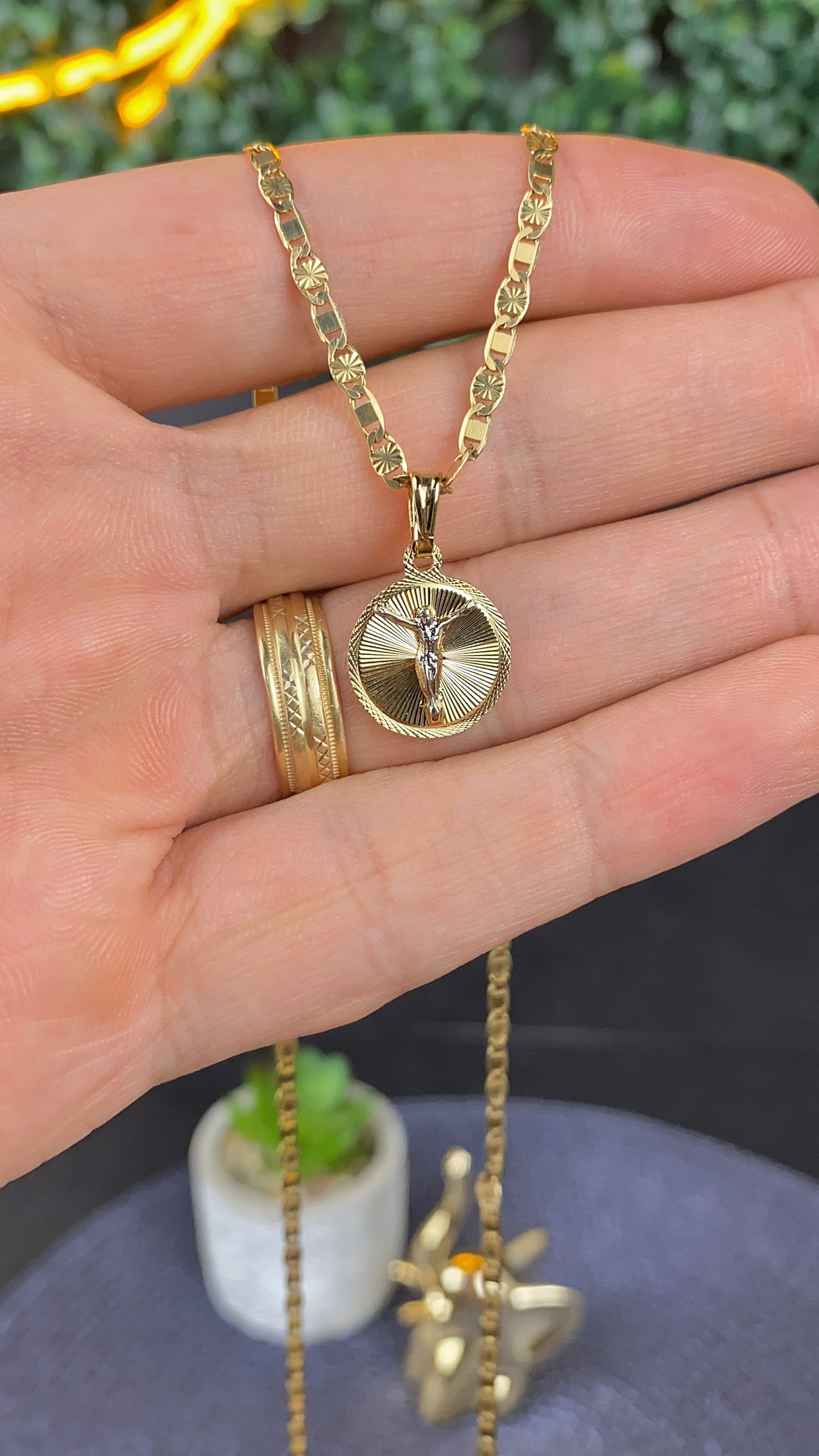 14K Gold Filled Jesus Round Necklace Chain Pendant 17x14mm Religious Gifts