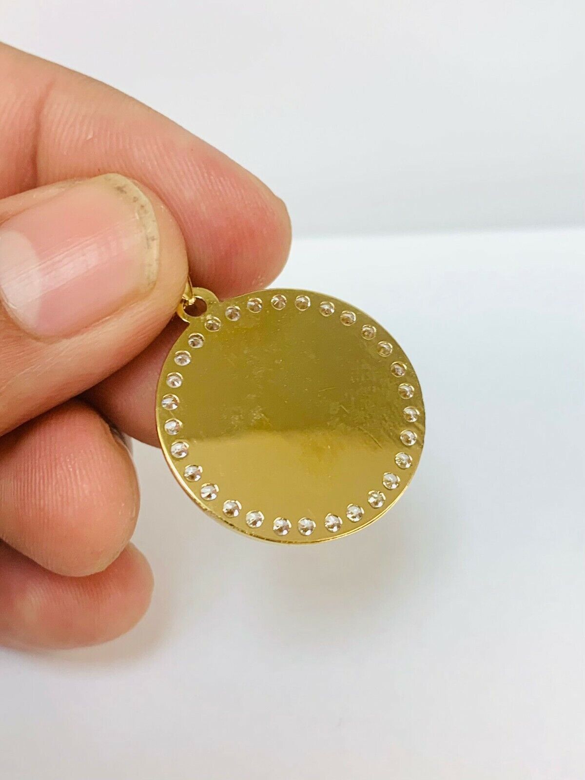 Medalla de la Virgencita de Guadalupe Tres Oros para Mujer y Hombre 28x25 Tri Color Virgen de Guadalupe Pendant Medal CZ Round Pendant Charm