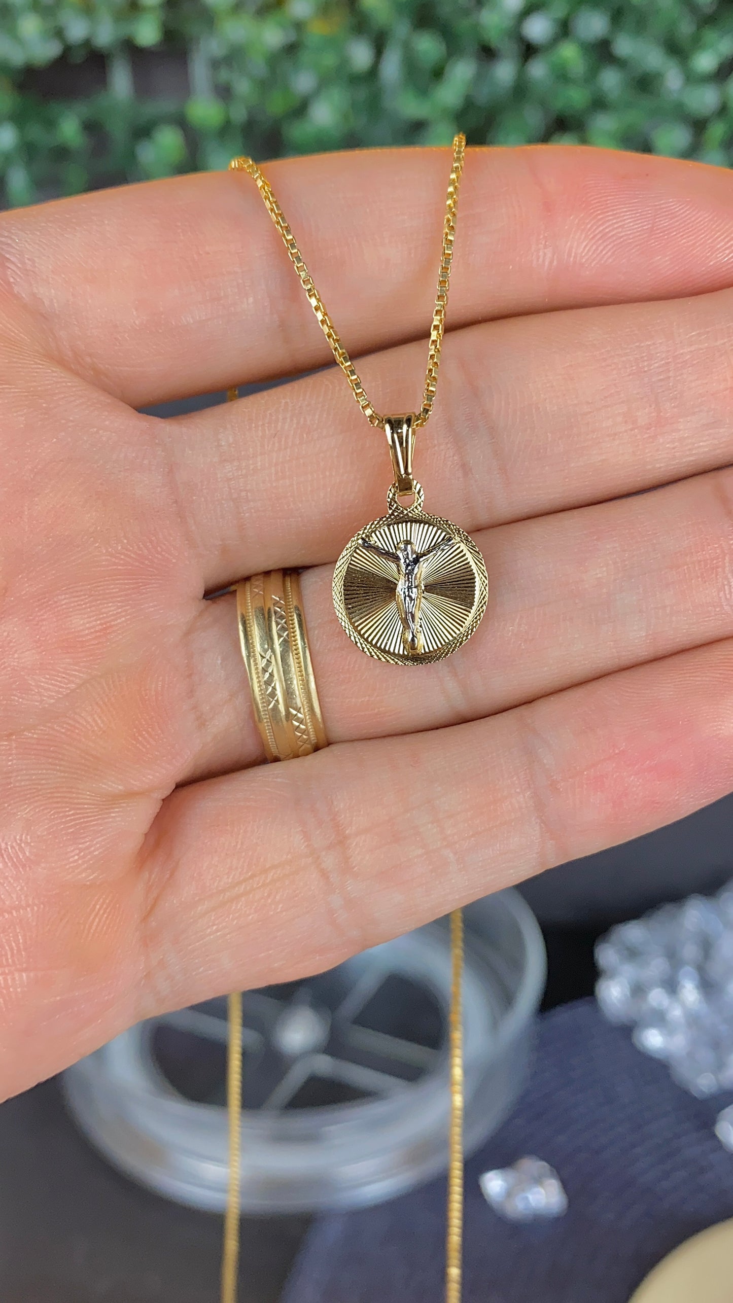 14K Gold Filled Round Jesus Necklace for Womens Box Link Chain 18"