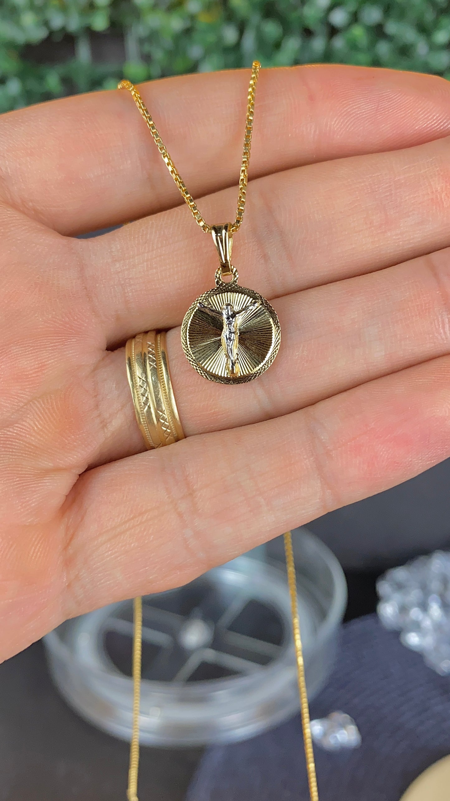 14K Gold Filled Round Jesus Necklace for Womens Box Link Chain 18"