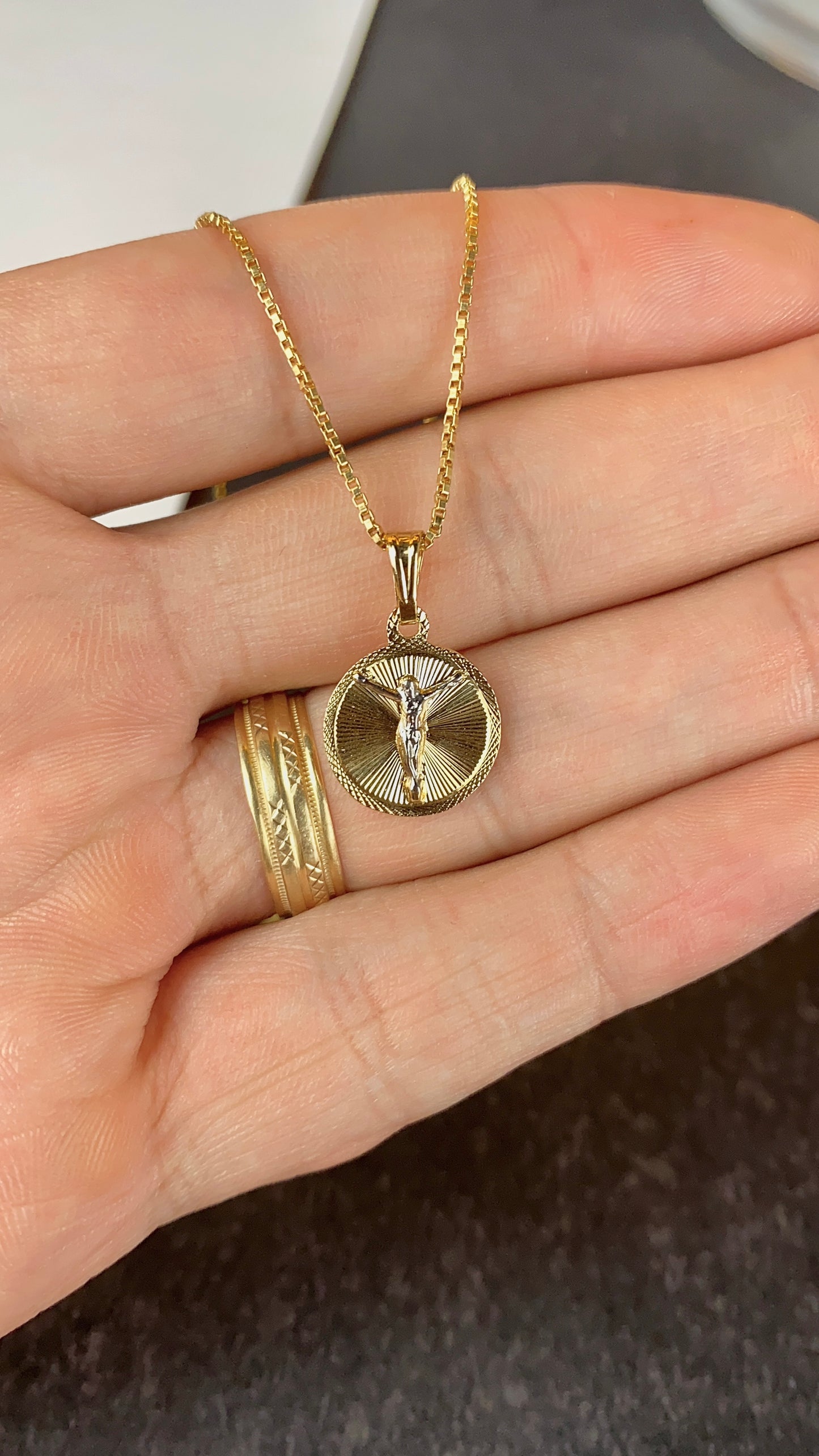 14K Gold Filled Round Jesus Necklace for Womens Box Link Chain 18"