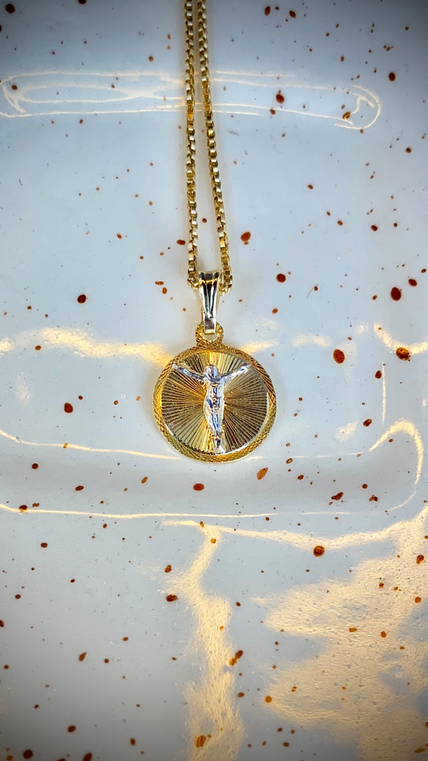 14K Gold Filled Round Jesus Necklace for Womens Box Link Chain 18"