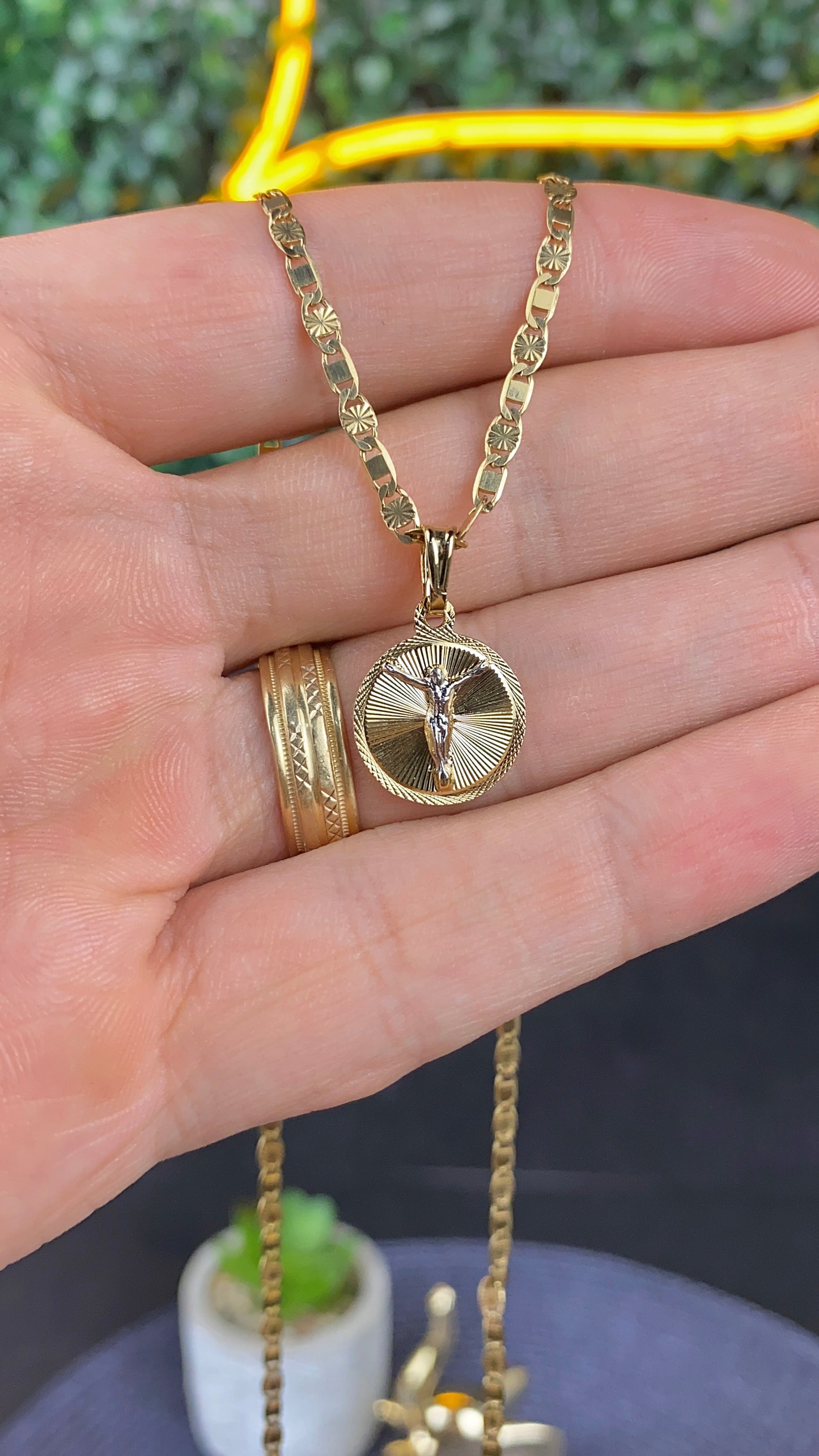 14K Gold Filled Jesus Round Necklace Chain Pendant 17x14mm Religious Gifts