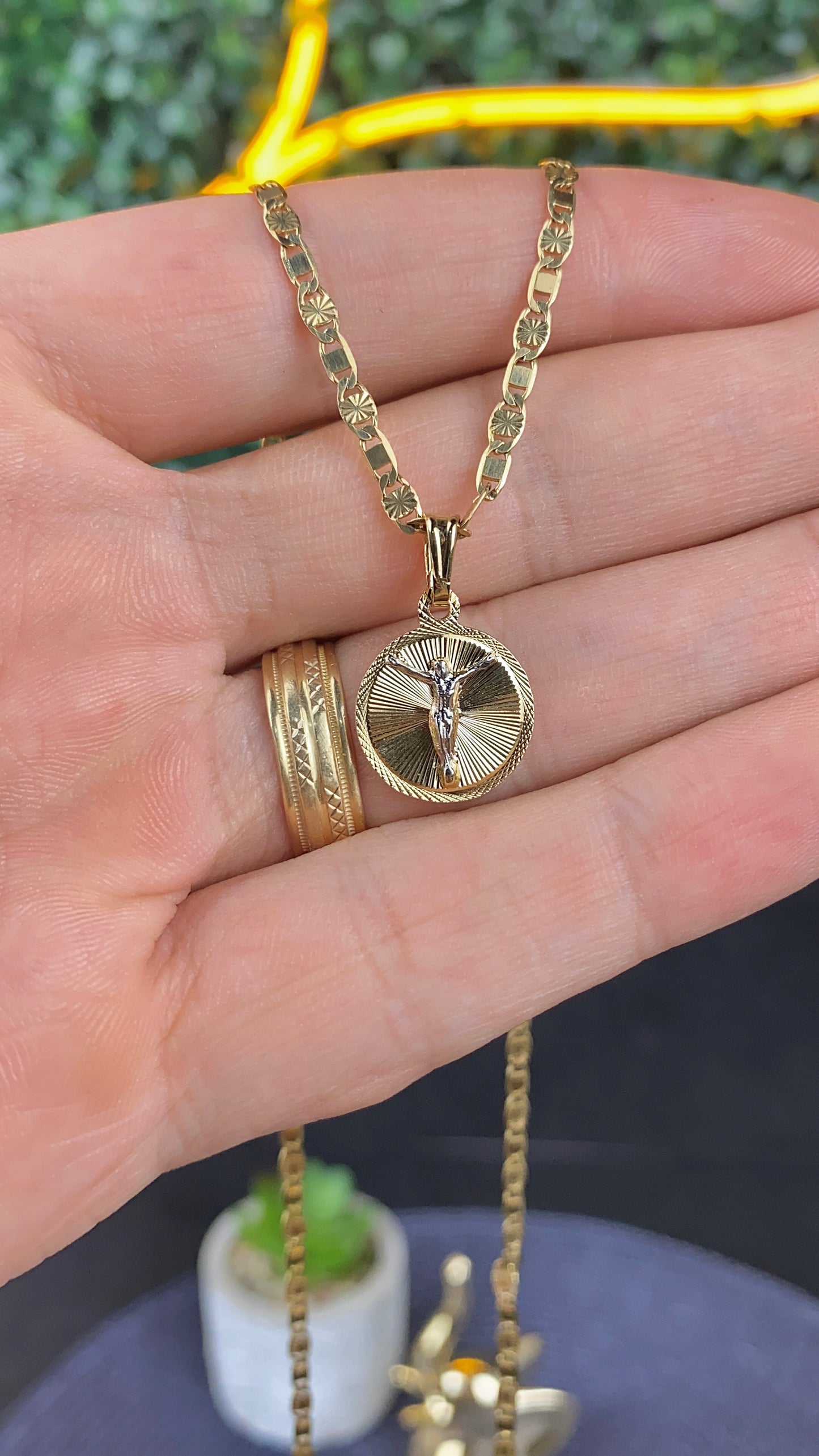 14K Gold Filled Jesus Round Necklace Chain Pendant 17x14mm Religious Gifts