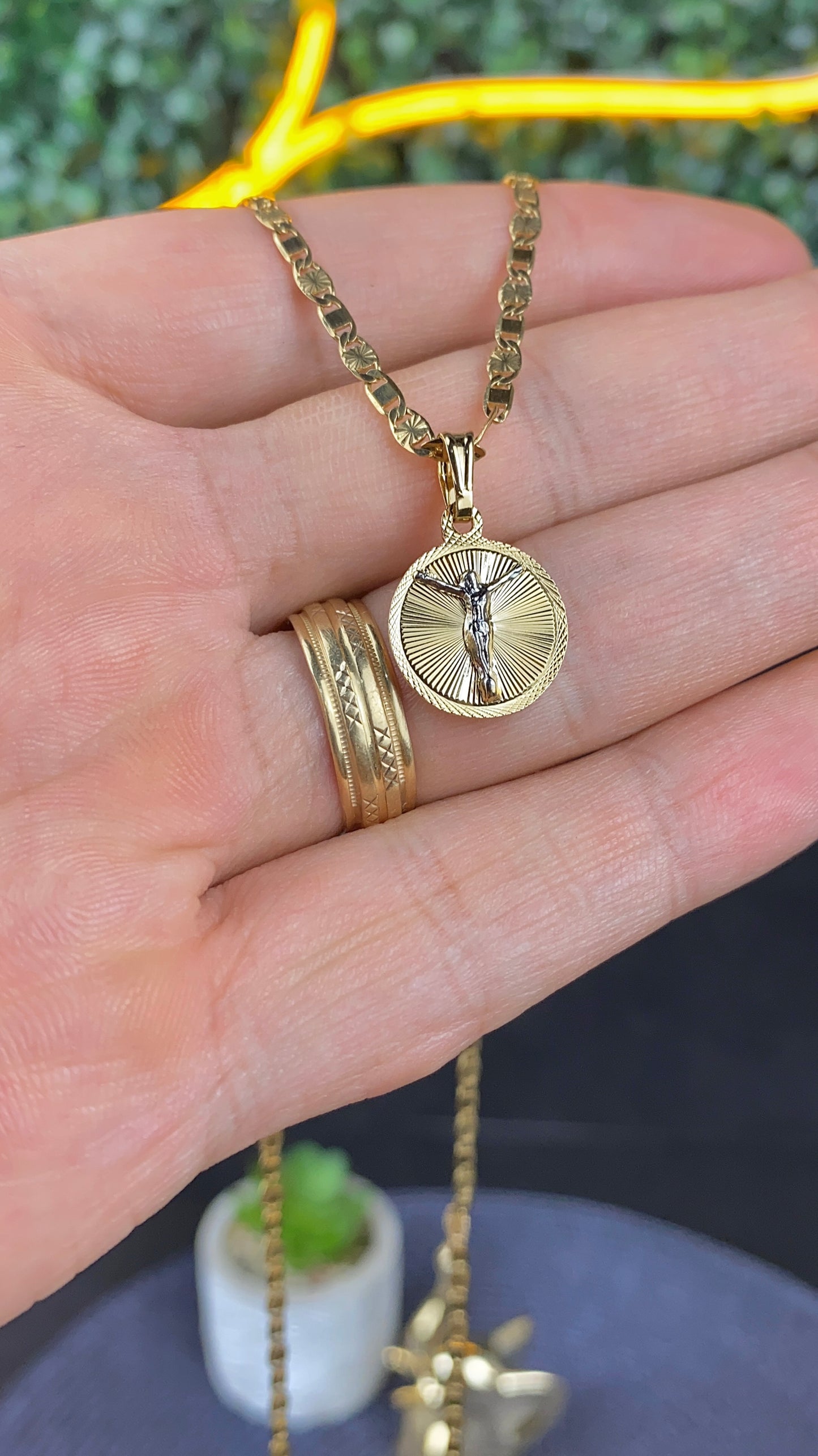 14K Gold Filled Jesus Round Necklace Chain Pendant 17x14mm Religious Gifts