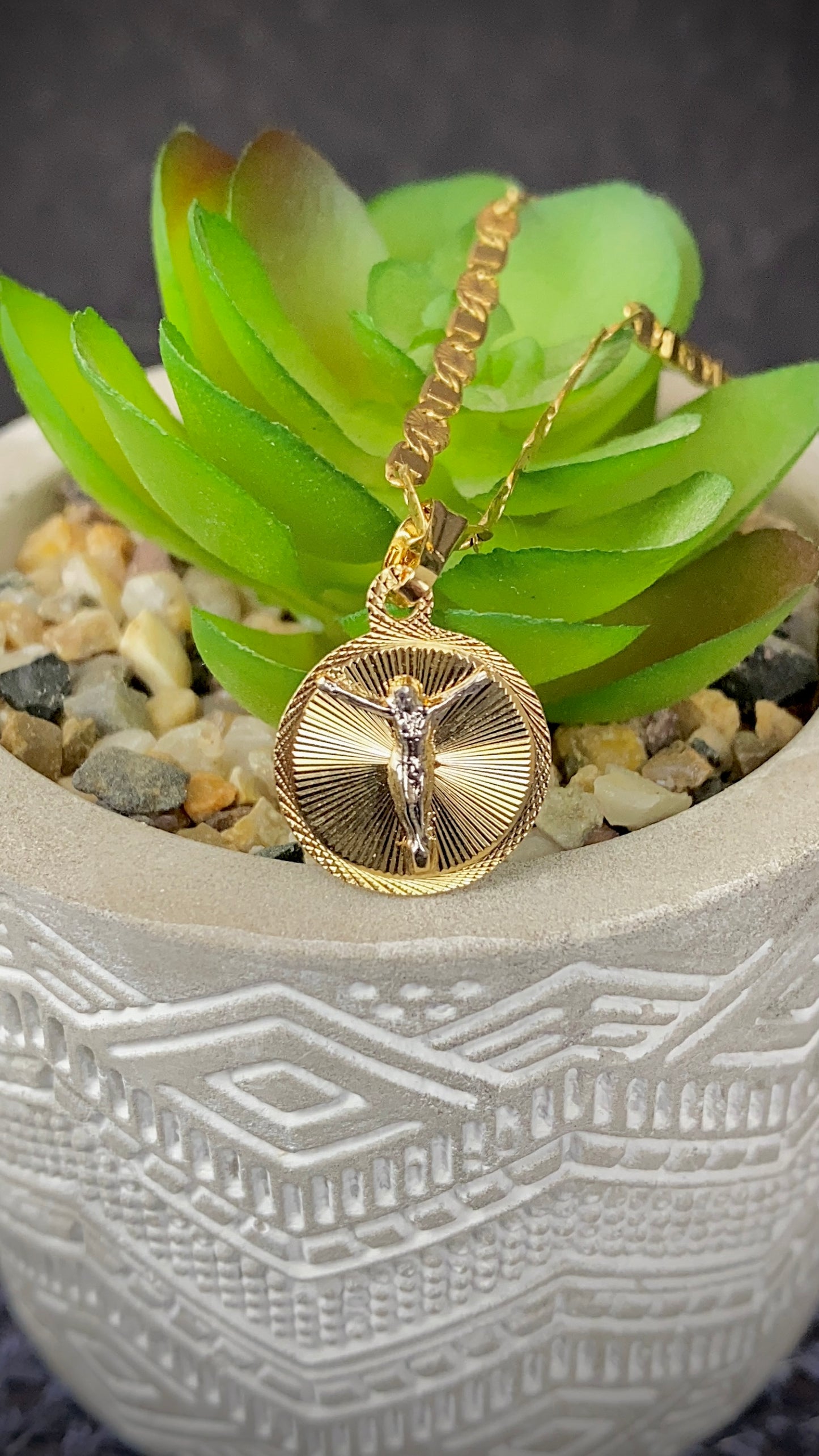 14K Gold Filled Jesus Round Necklace Chain Pendant 17x14mm Religious Gifts