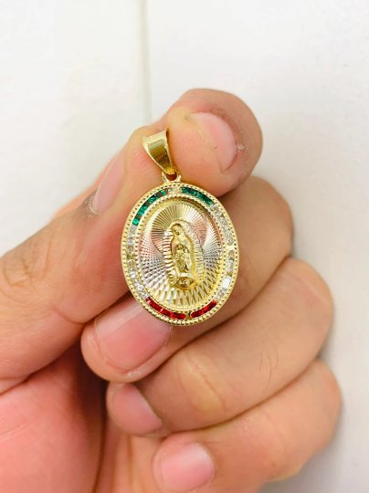 Medalla de la Virgen de Guadalupe Tres Oros Para Mujer/ Gold Filled Virgen de Guadalupe Pendant Women's Men's 24x18mm Dainty Pendant Jewelry