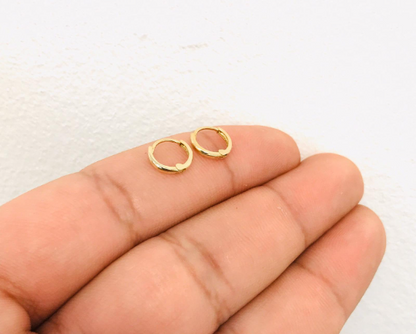 14K Real Gold Dainty Huggies Earrings Women/Girls/Men 8.5x9.1mm / Aretes en Oro Real 14K Para Mujer / Womens Jewelry / Everyday Earrings