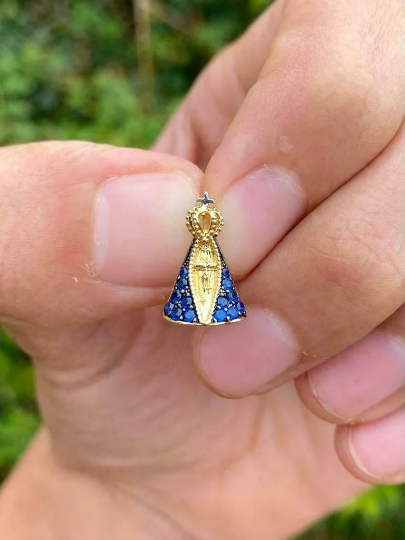 Pingentes Foleados a Ouro 18K de Nossa Senhora de Aparecida com Pedras de Zirconia / Pingentes da Virgem Aparecida para Colares de Mulheres