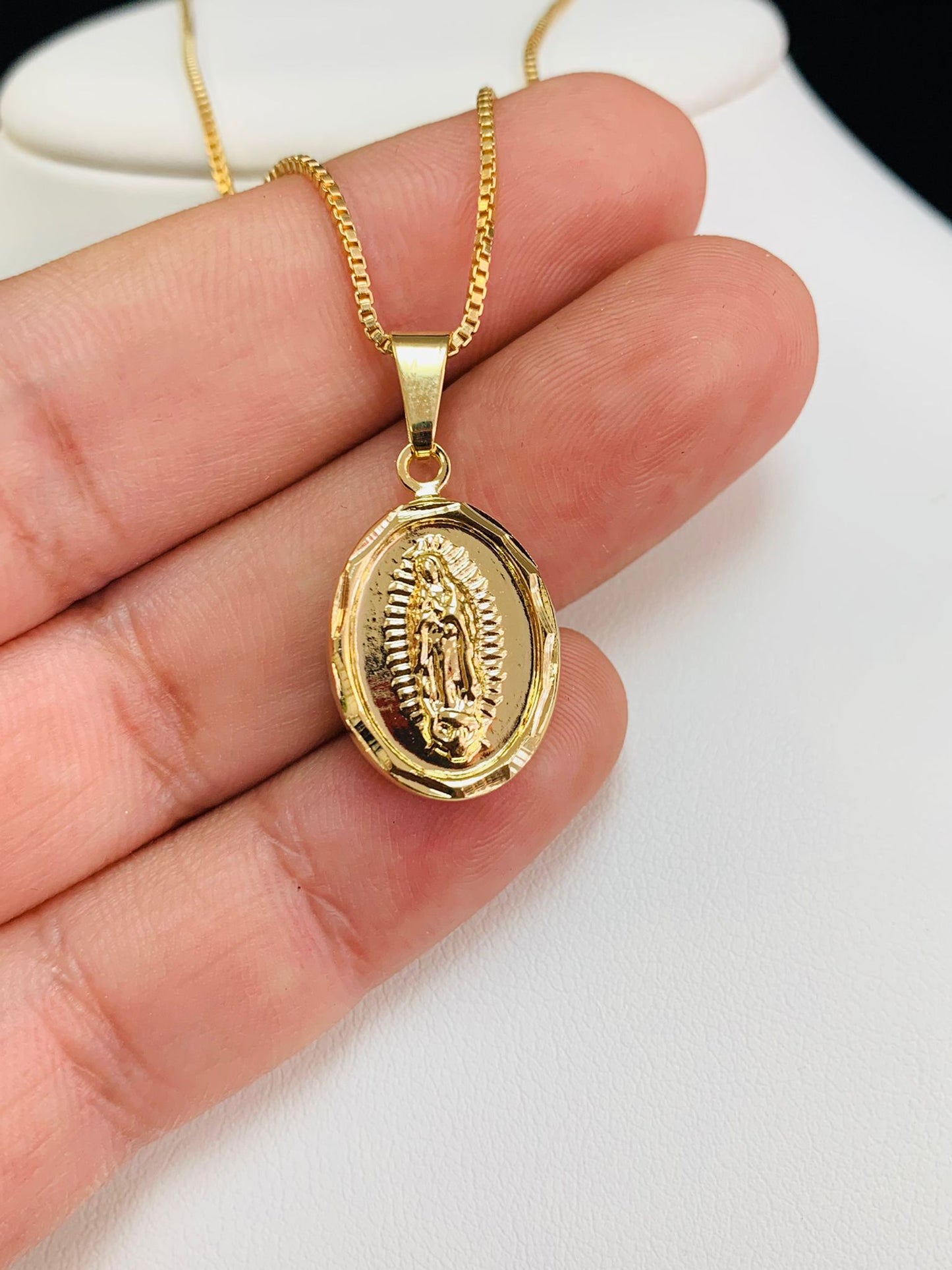 Virgen de Guadalupe Necklace in Gold Filled All Yellow Guadalupe Pendant 20x13mm / Dije de Guadalupe con Cadena Box Link para Mujer y Niños