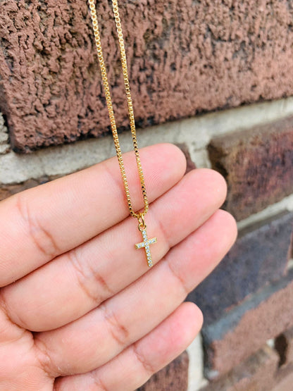 Little Cross Necklace for Women / Box Link Chain 20" 14x7mm / Tiny Delicate Cross Necklace / Cadena con Cruz para Mujer Oro Laminado / Cruz Pequeña Delicada