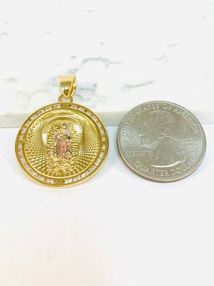 Medalla de la Virgencita de Guadalupe Tres Oros para Mujer y Hombre 28x25 Tri Color Virgen de Guadalupe Pendant Medal CZ Round Pendant Charm
