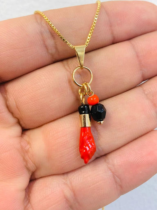 Red Azabache Hand Necklace with Box Link Chain 20" for Womens Black Red Bead Good Luck Necklace / Dije de la Mano de Azabache con Cadena Box Link en Oro Laminado