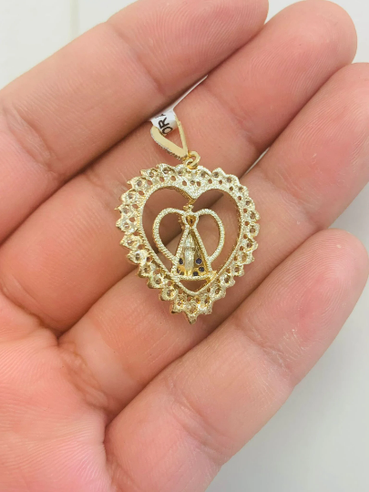 Pingente da Virgem de Aparecida em Oro Foleado para Mulheres / Pingente de Coração da Padroeira do Brasil com Pedras de Zirconia ao Redor