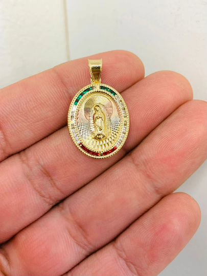 Medalla de la Virgen de Guadalupe Tres Oros Para Mujer/ Gold Filled Virgen de Guadalupe Pendant Women's Men's 24x18mm Dainty Pendant Jewelry