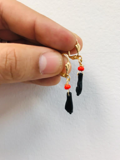 14K Gold Filled Azabache Hands Lever Back Earrings / Protection Jewelry / Evil Eye Earrings / Azabache Earrings / Aretes de Azabache / Aretes Colgantes en Oro Laminado