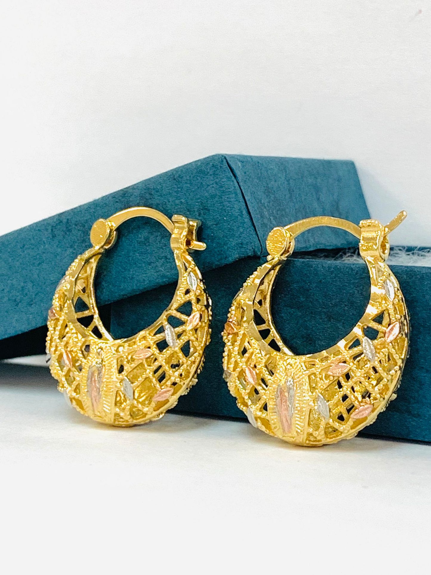 Hoop Basket Guadalupe Earrings / Gold Filled Virgen de Guadalupe Earrings / Argollas de la Virgen de Guadalupe Oro Laminado / Christmas Gift / Valentine´s Day Gift