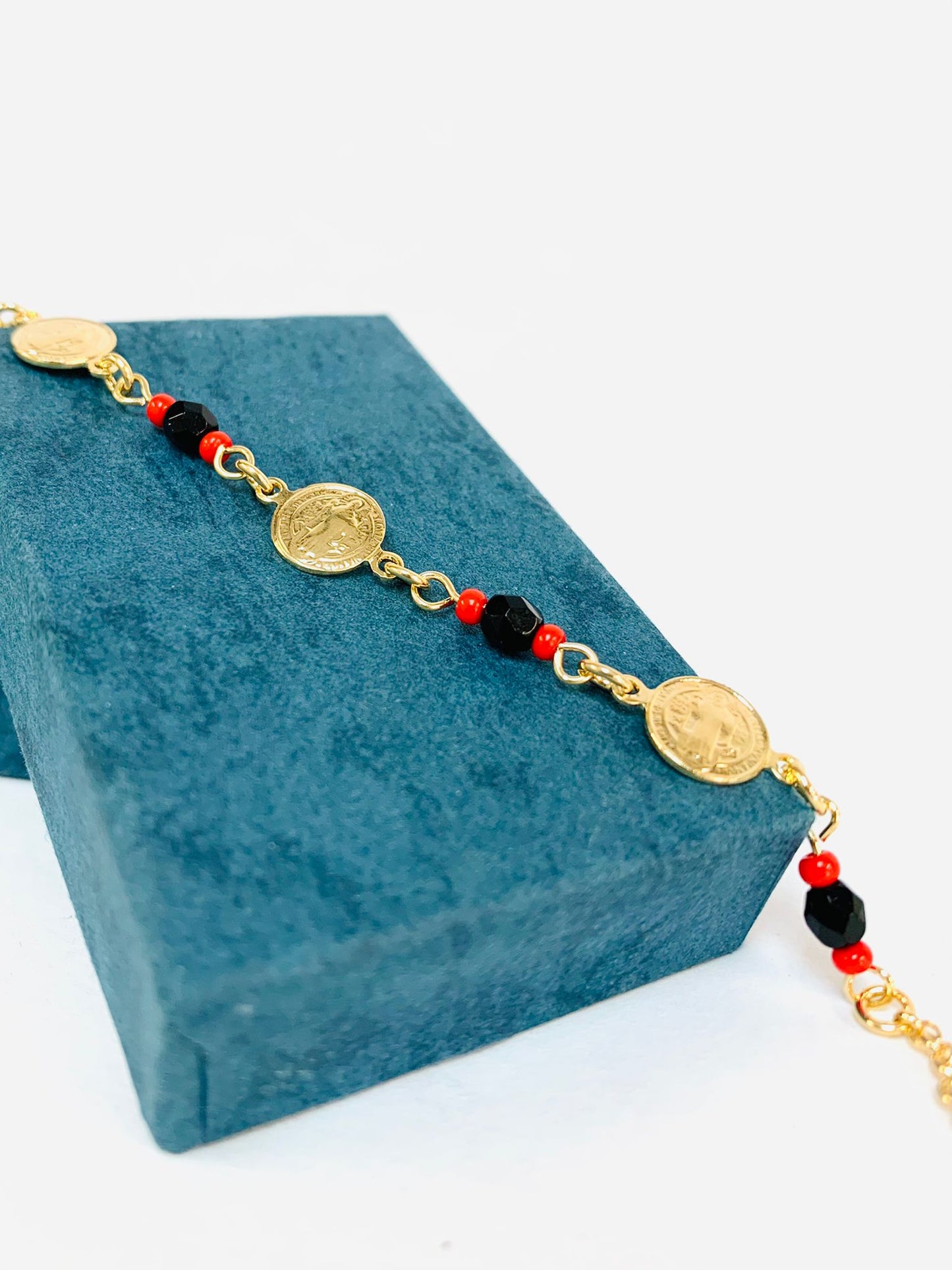 San Bendictus Bracelets Black Red Beads Bracelet for Good Luck & Protection in Gold Filled/ Pulsera de San Benito con Piedras de Azabache para Mujer