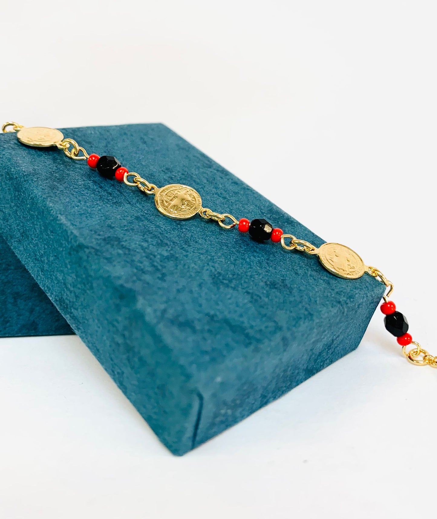 San Bendictus Bracelets Black Red Beads Bracelet for Good Luck & Protection in Gold Filled/ Pulsera de San Benito con Piedras de Azabache para Mujer