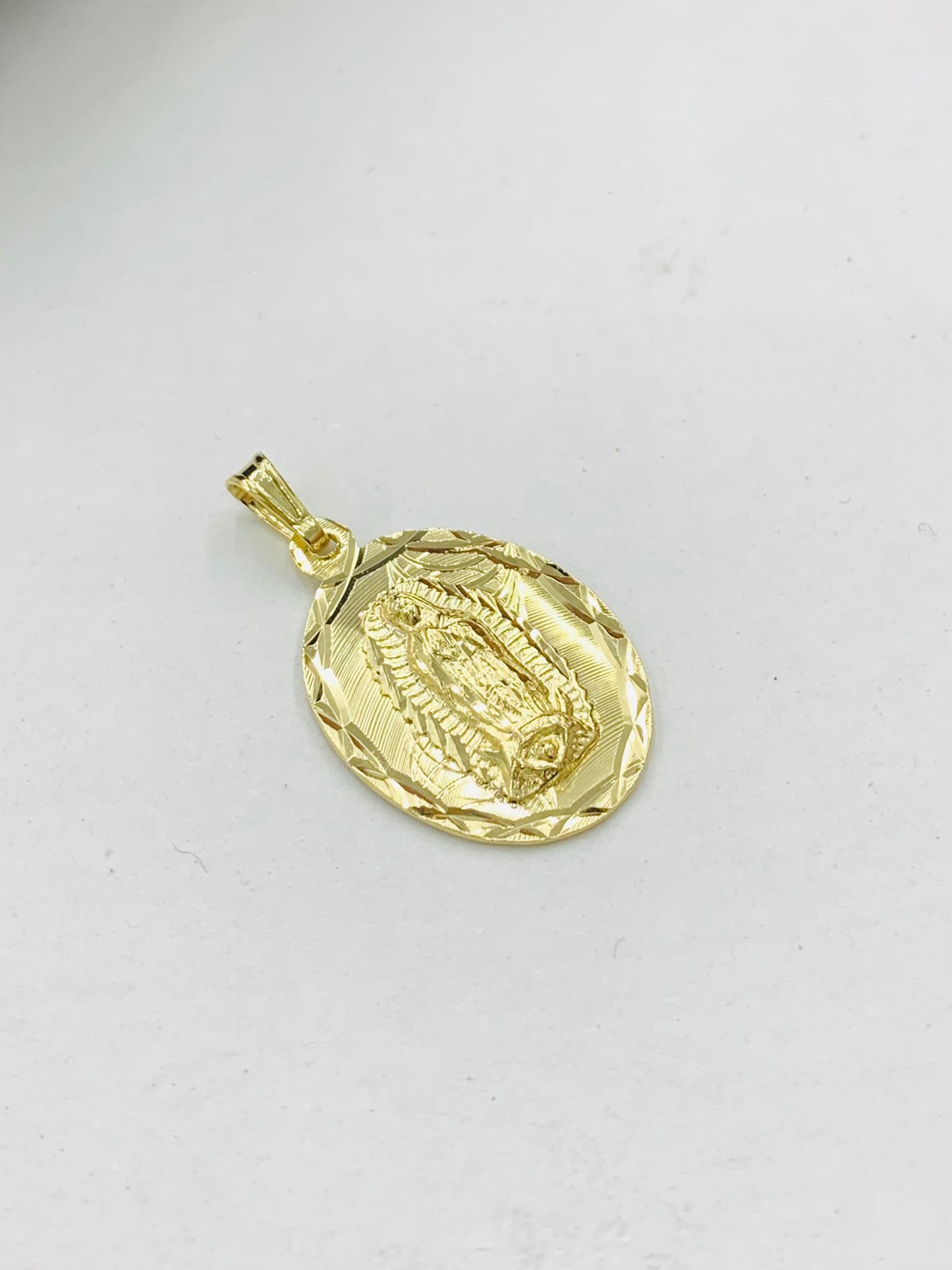 Virgen de Guadalupe Charm Pendant Necklace 26x18mm / Medalla de la Guadalupe Oro Laminado / Box Link Chain for Womens Mens /Dainty Necklace