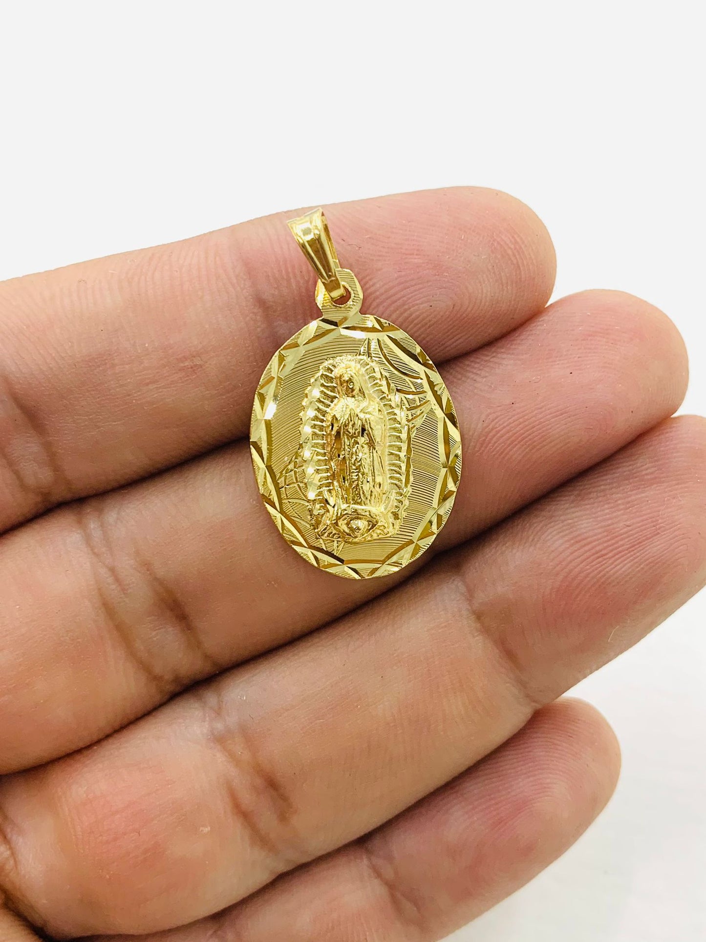 Virgen de Guadalupe Charm Pendant Necklace 26x18mm / Medalla de la Guadalupe Oro Laminado / Box Link Chain for Womens Mens /Dainty Necklace