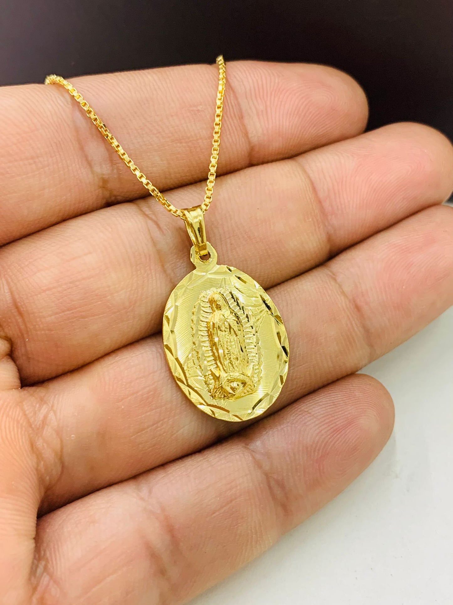 Virgen de Guadalupe Charm Pendant Necklace 26x18mm / Medalla de la Guadalupe Oro Laminado / Box Link Chain for Womens Mens /Dainty Necklace