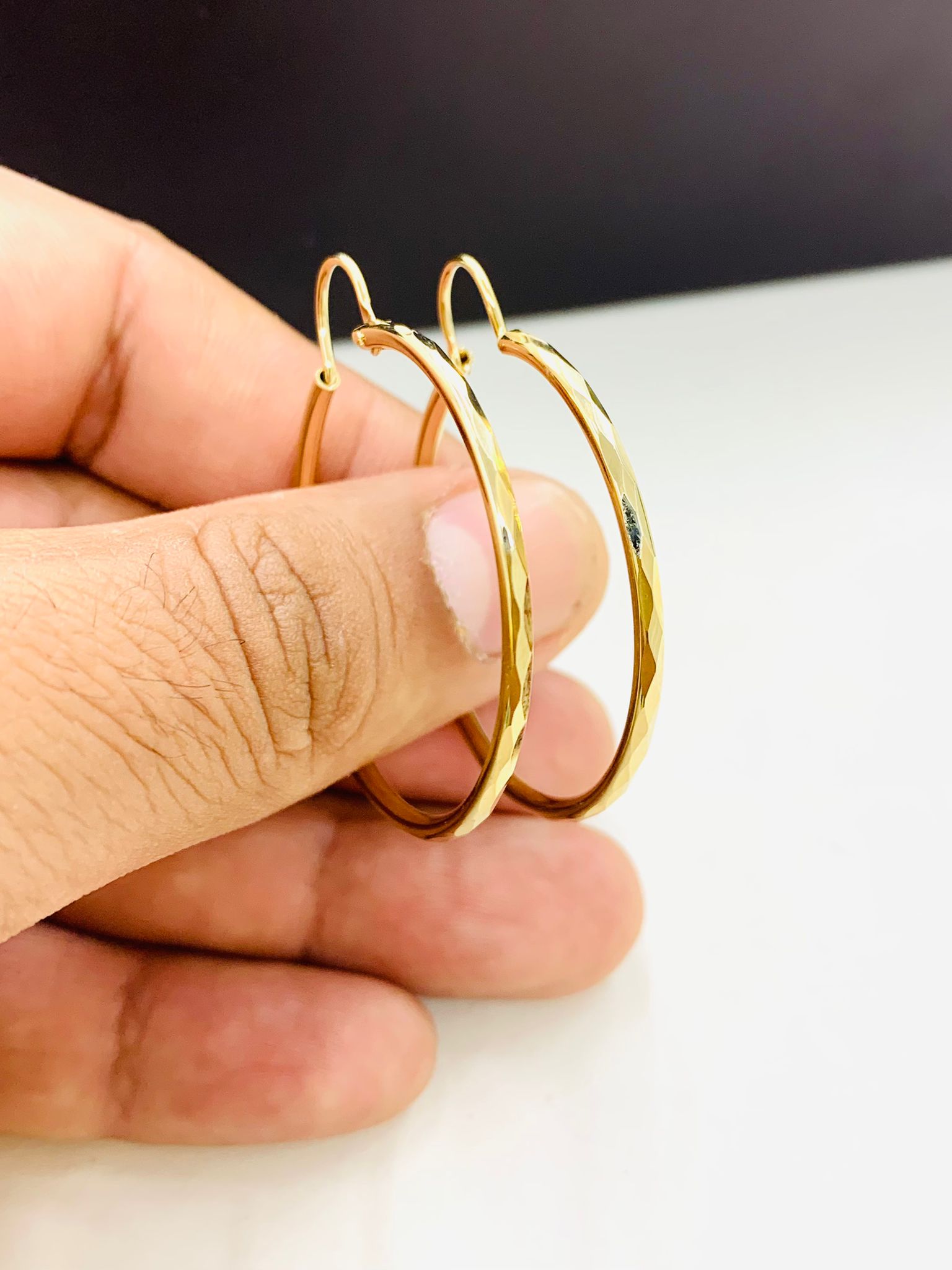 Womens Hoop Earrings with Diamond Cut/14K Gold Filled Hoop Earrings  1.4x1.3/ Aretes Arracadas para Mujer en Oro Laminado/ Everyday Earrings 