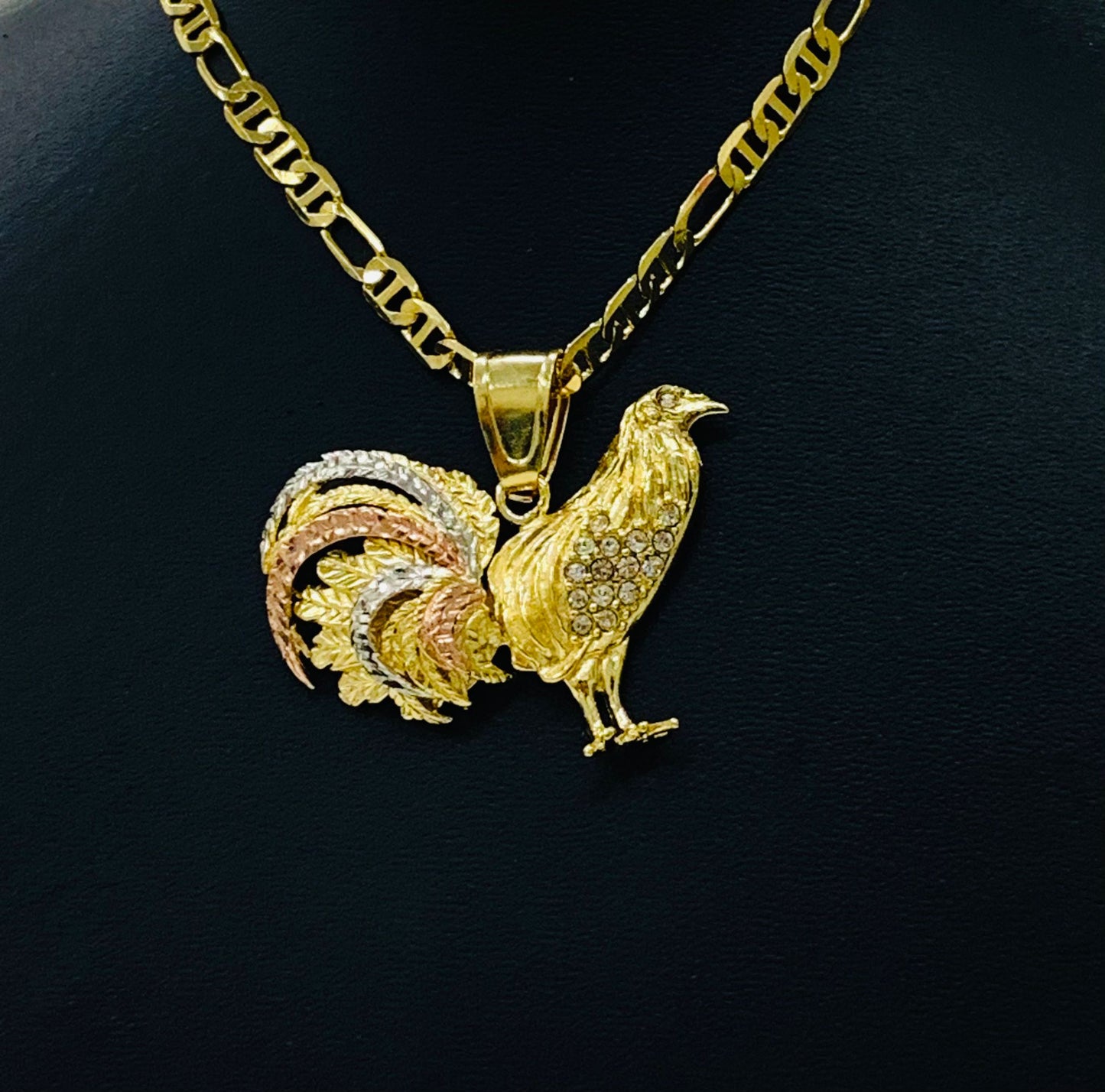 Rooster Chicken 18K Gold Filled Pendant Charm Necklace Gallo Medalla  33x45mm Figaro Mariner Chain 24 Dije de Gallo para la Protección Oro